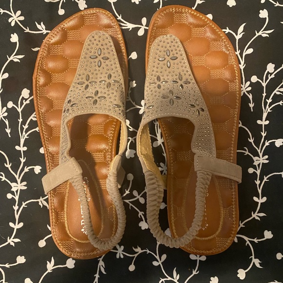 Cute Sandals - Picture 1 of 3